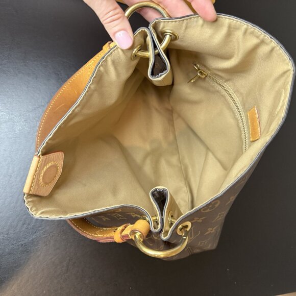 Louis Vuitton Graceful PM hobo in classic Monogram canvas Beige Interior - Picture 10 of 17